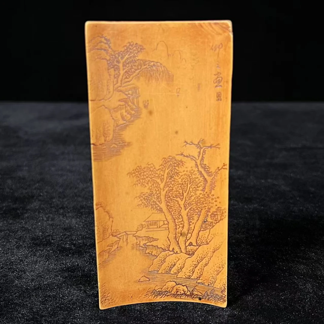 Lot13:  竹雕山水臂搁L:14.9cm