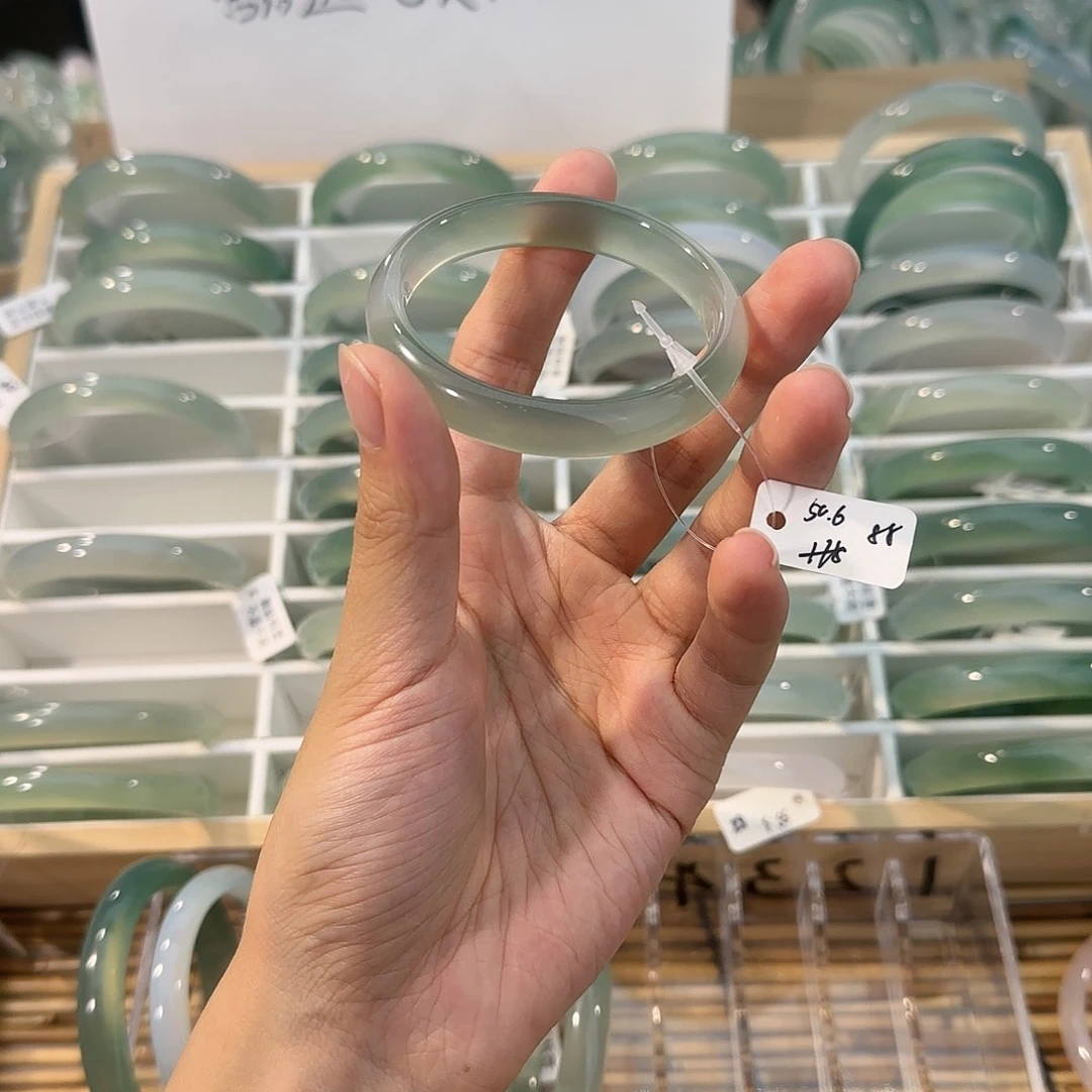 玛瑙/玉髓未镶嵌手镯圈口50.6