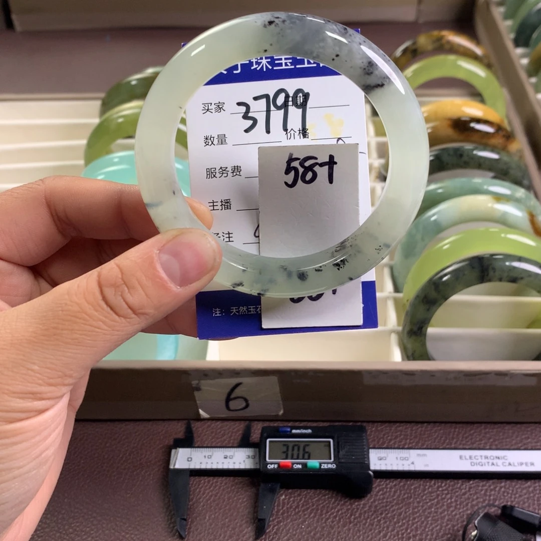 蛇纹石玉未镶嵌手镯3799