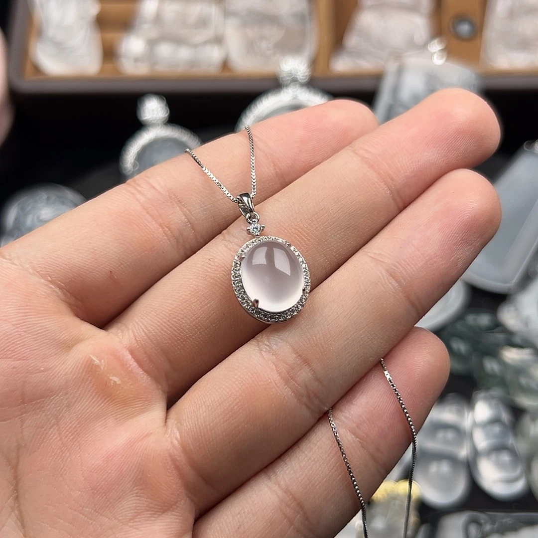 石英质玉未镶嵌颈饰椭圆蛋面吊坠