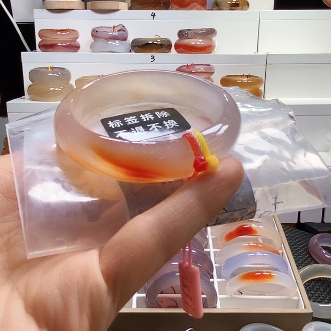 玛瑙/玉髓未镶嵌手镯天然龙纹俏色