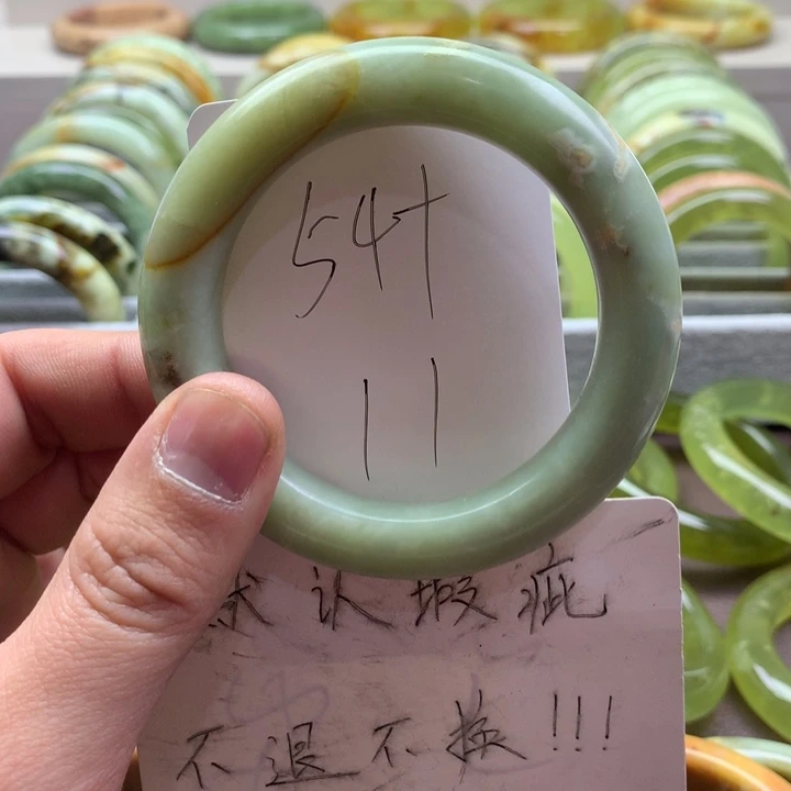 蛇纹石玉手镯未镶嵌