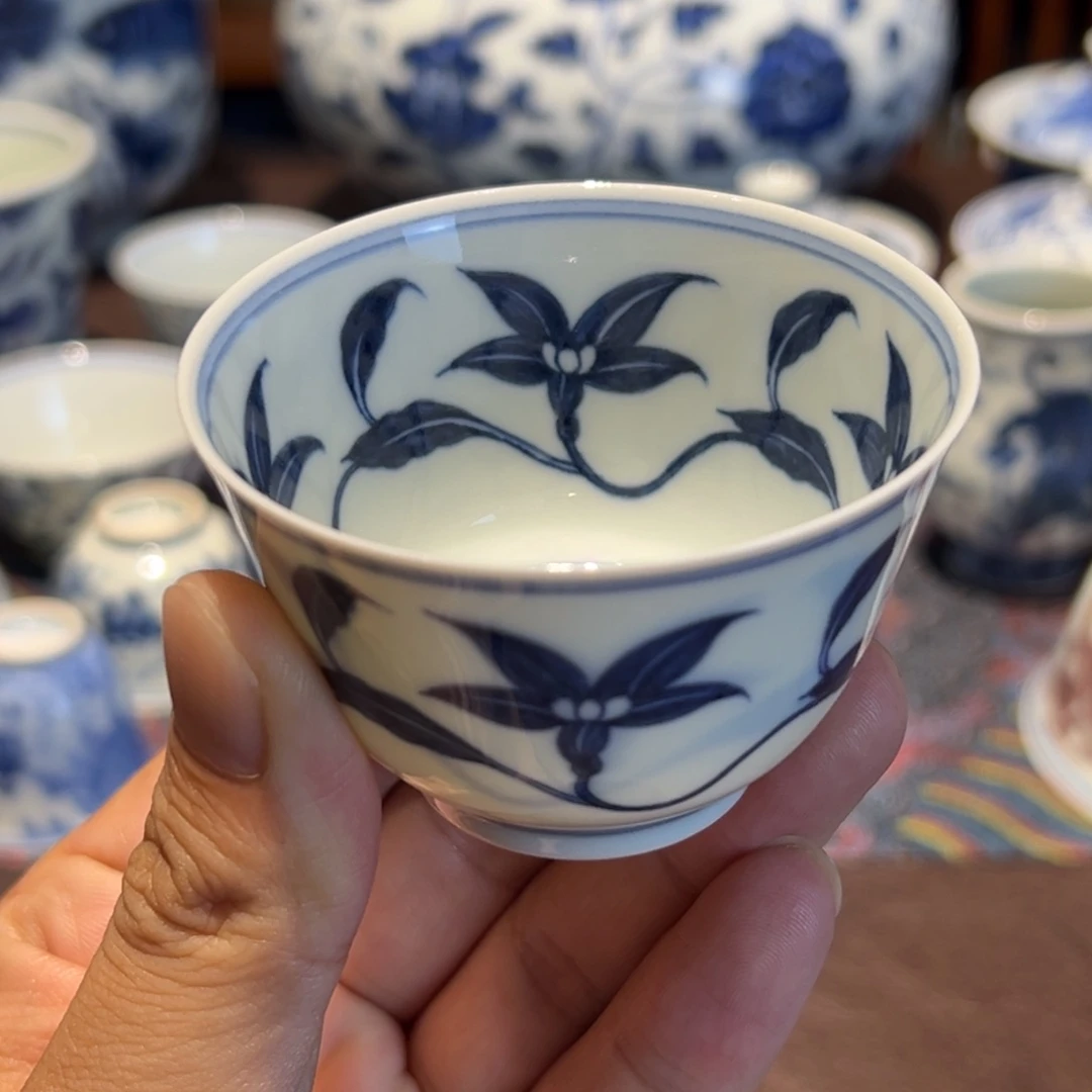 精品青花栀子花撇口杯口径约6.7厘米
