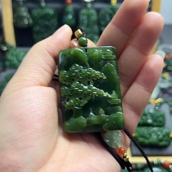 紫***人和田玉未镶嵌颈饰