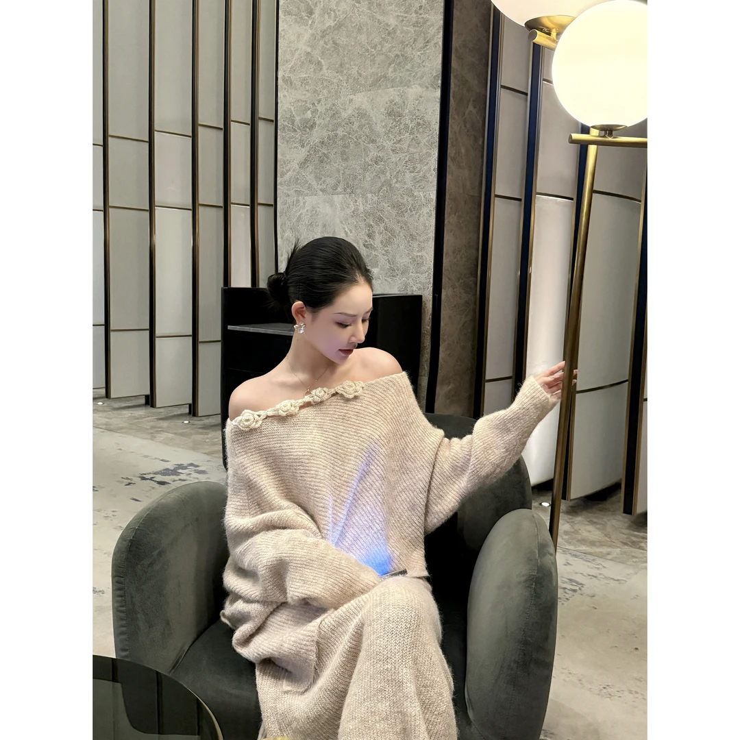 秋季大方得体一整套女装巨好看米白色针织斜肩上衣半身裙套装N