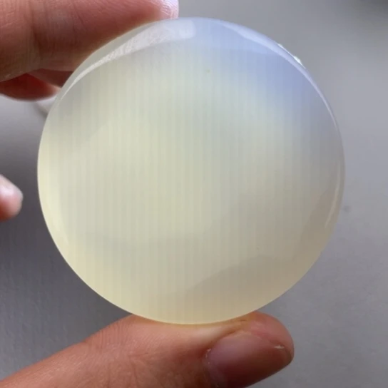 玛瑙/玉髓颈饰未镶嵌钟*