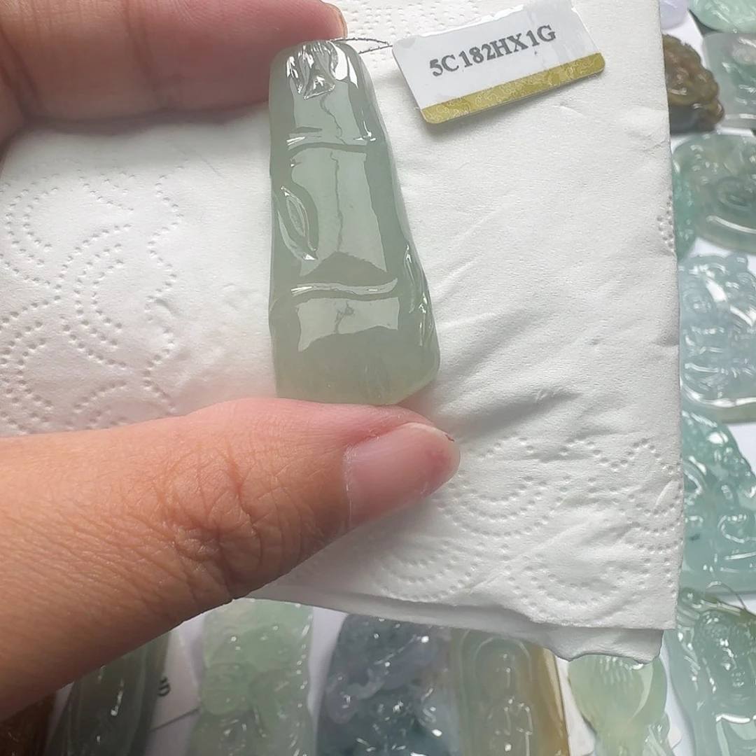 翡翠未镶嵌颈饰吊坠