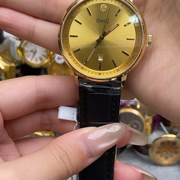 小牛皮锻造碳石英机芯男款黄金腕表42mm