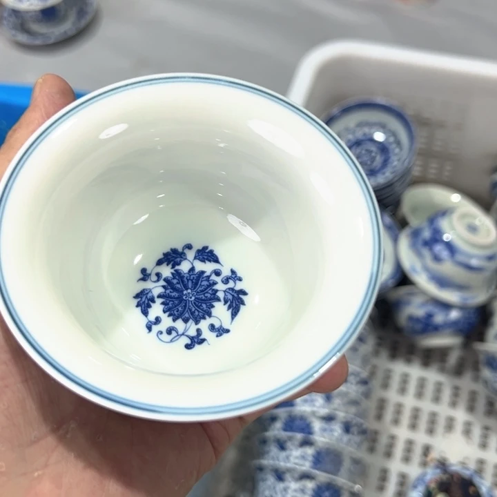 瓷片白青花缠枝莲压手杯全品带字母线