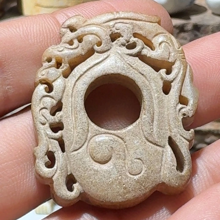 和田玉（糖玉）颈饰未镶嵌木*杨