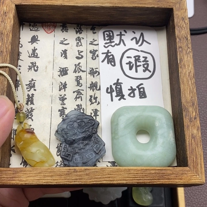 未镶嵌蛇纹石玉颈饰W****定