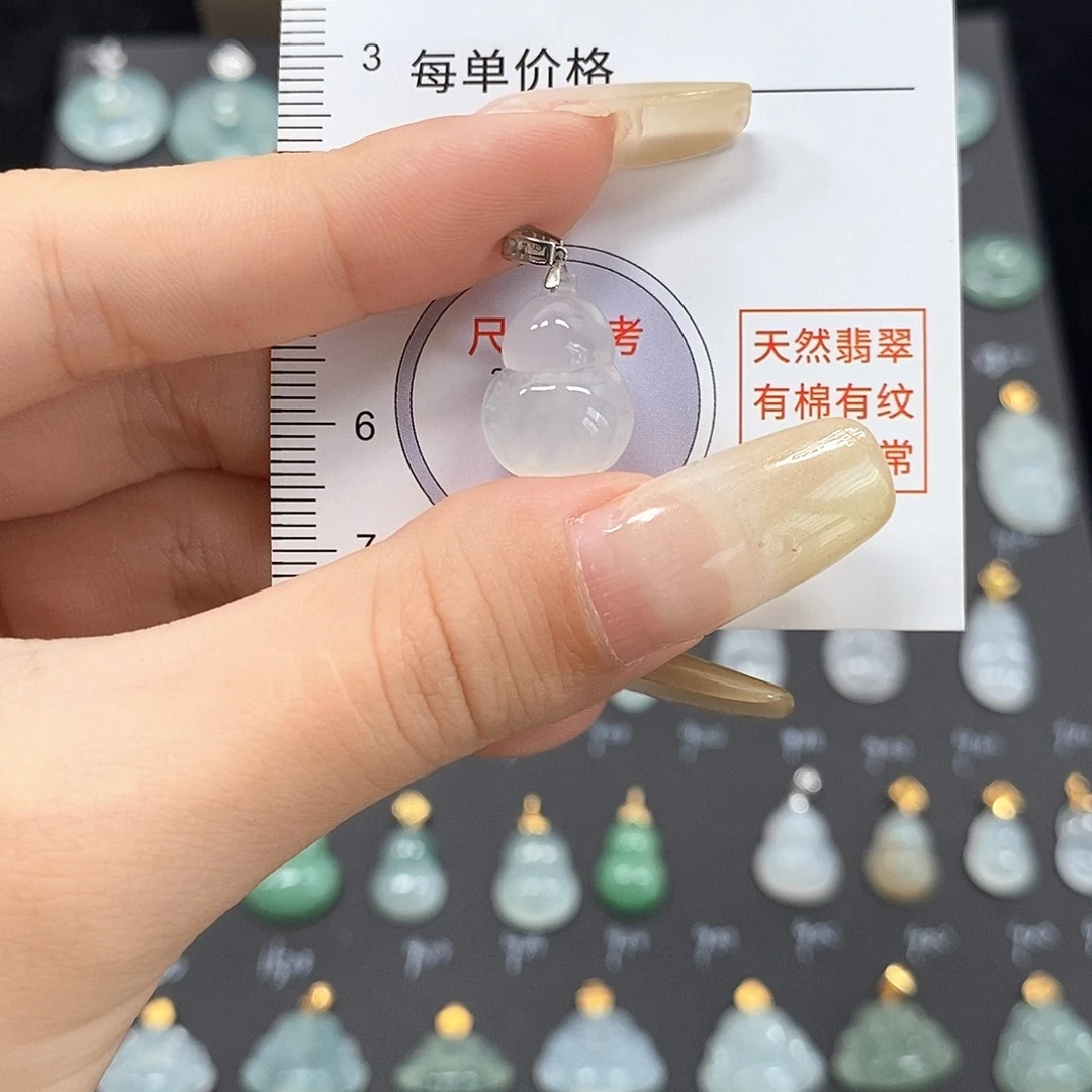 颈饰18K金镶嵌翡翠