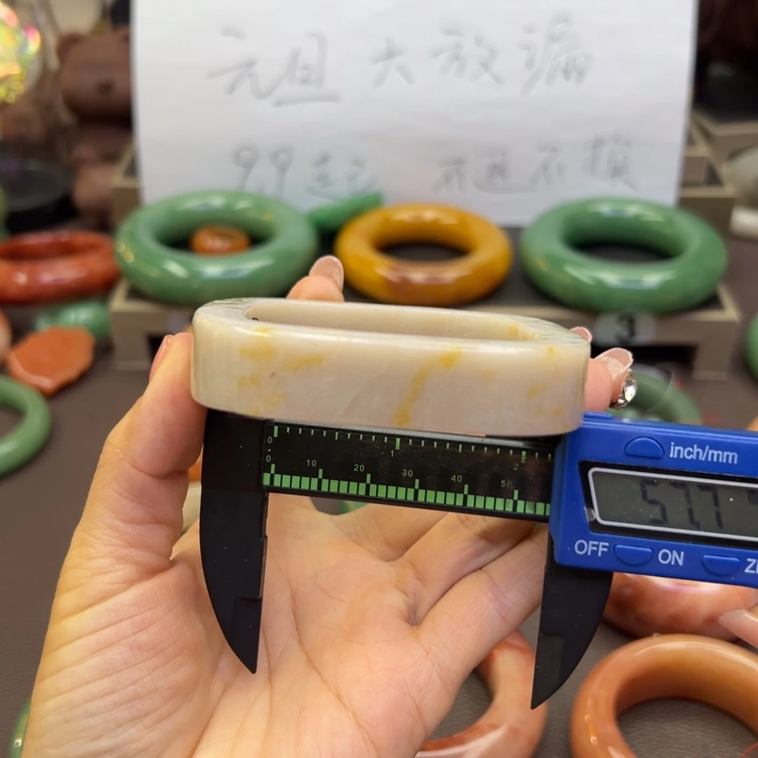 未镶嵌手镯石英岩玉