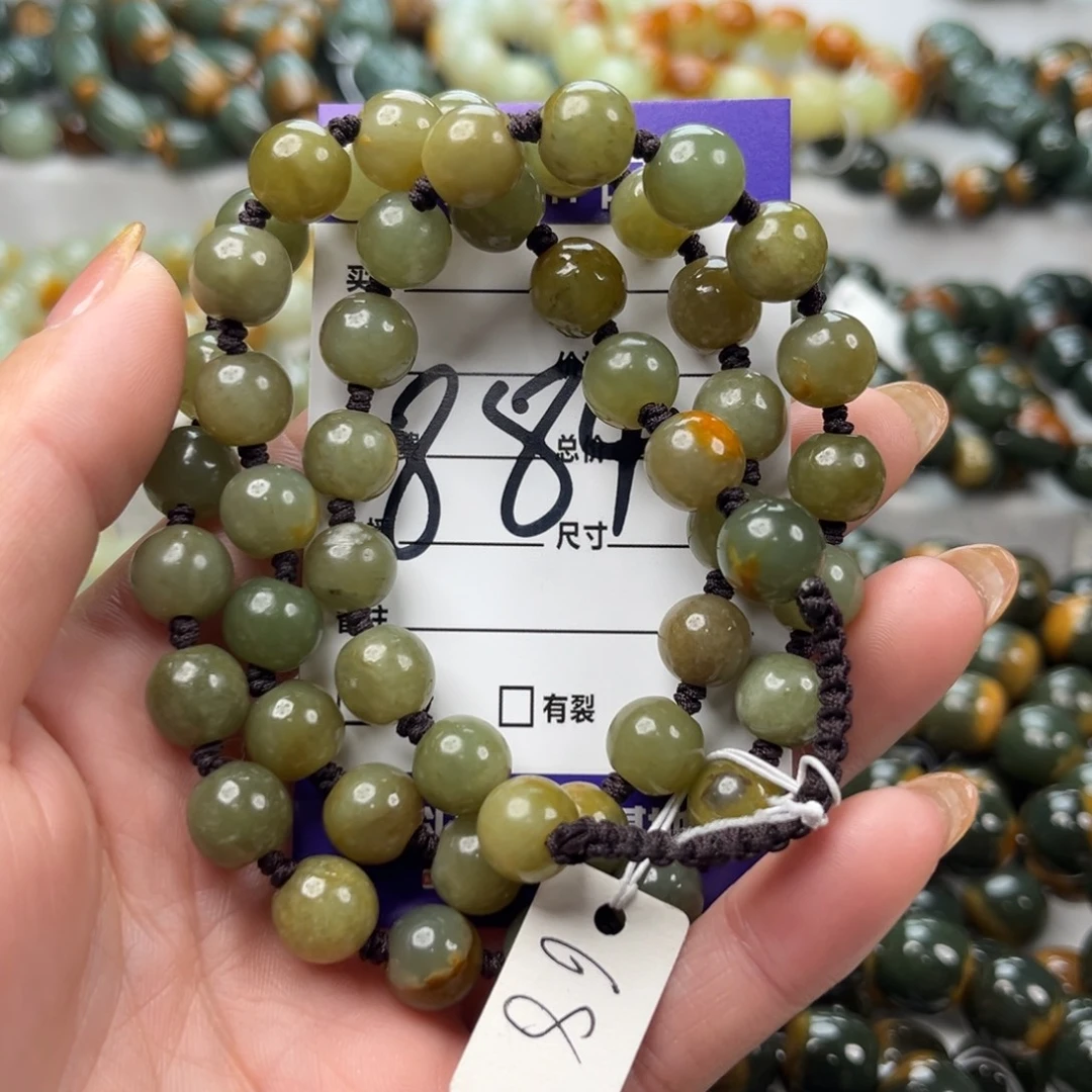 策***者和田玉未镶嵌项链有瑕