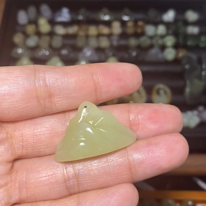 和田玉未镶嵌手链微瑕有棉