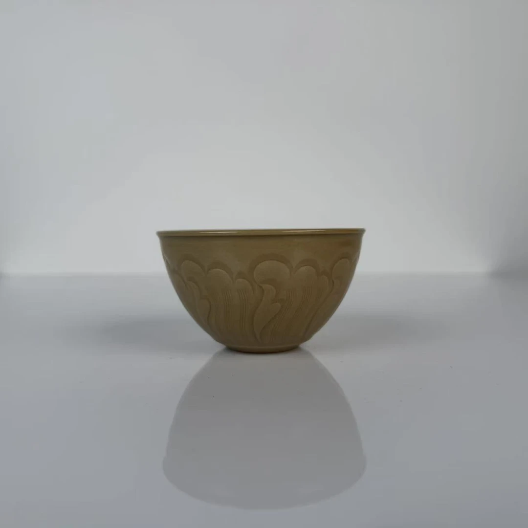 南山云泊 越窑秘色牡丹纹杯