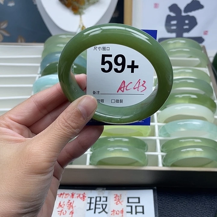 妹***慢蛇纹石玉未镶嵌手镯