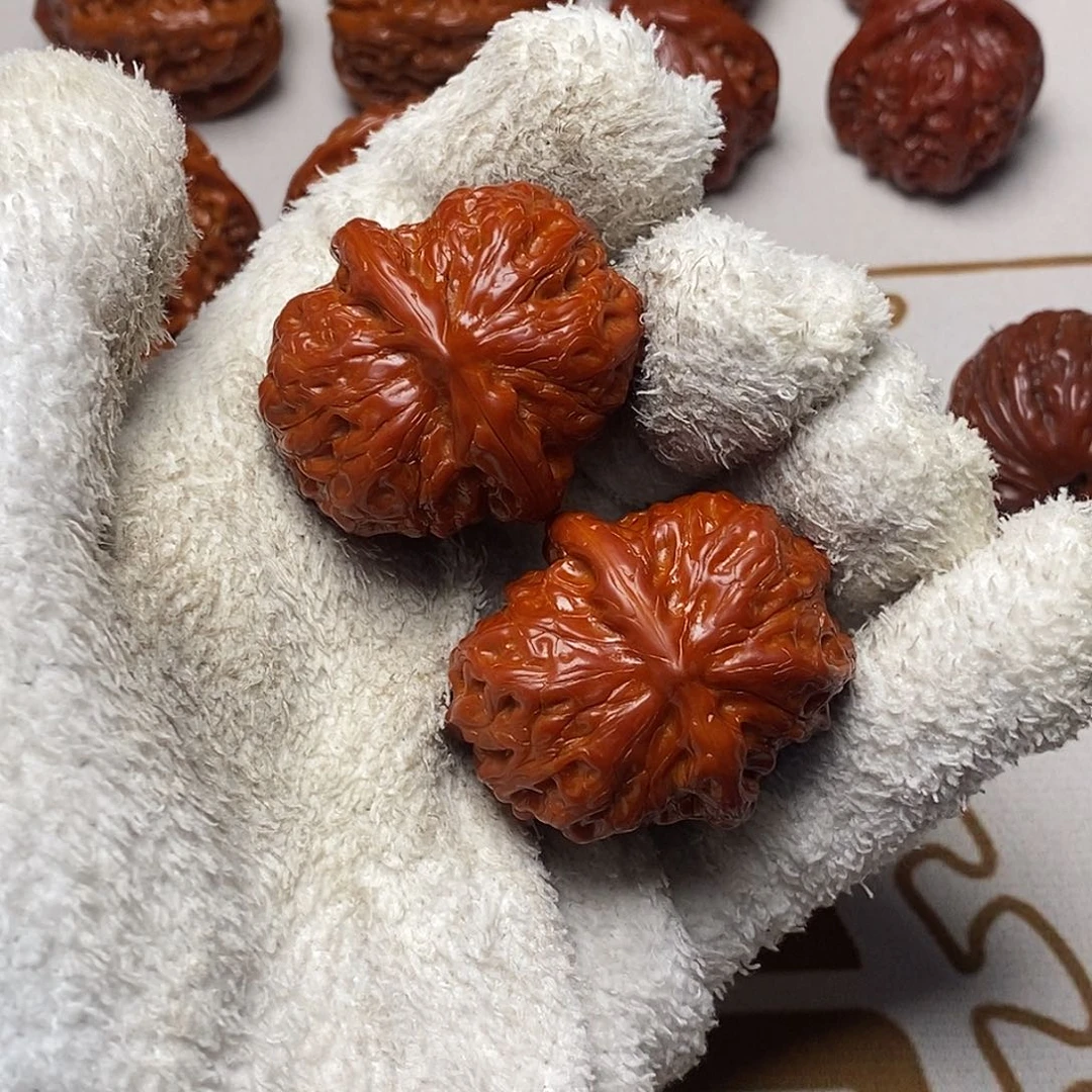 3***.吊坠文玩核桃元宝型血麒麟