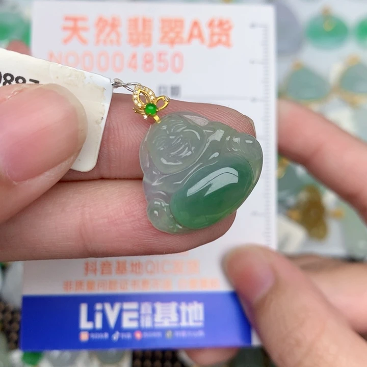 翡翠18K金镶嵌颈饰佛公