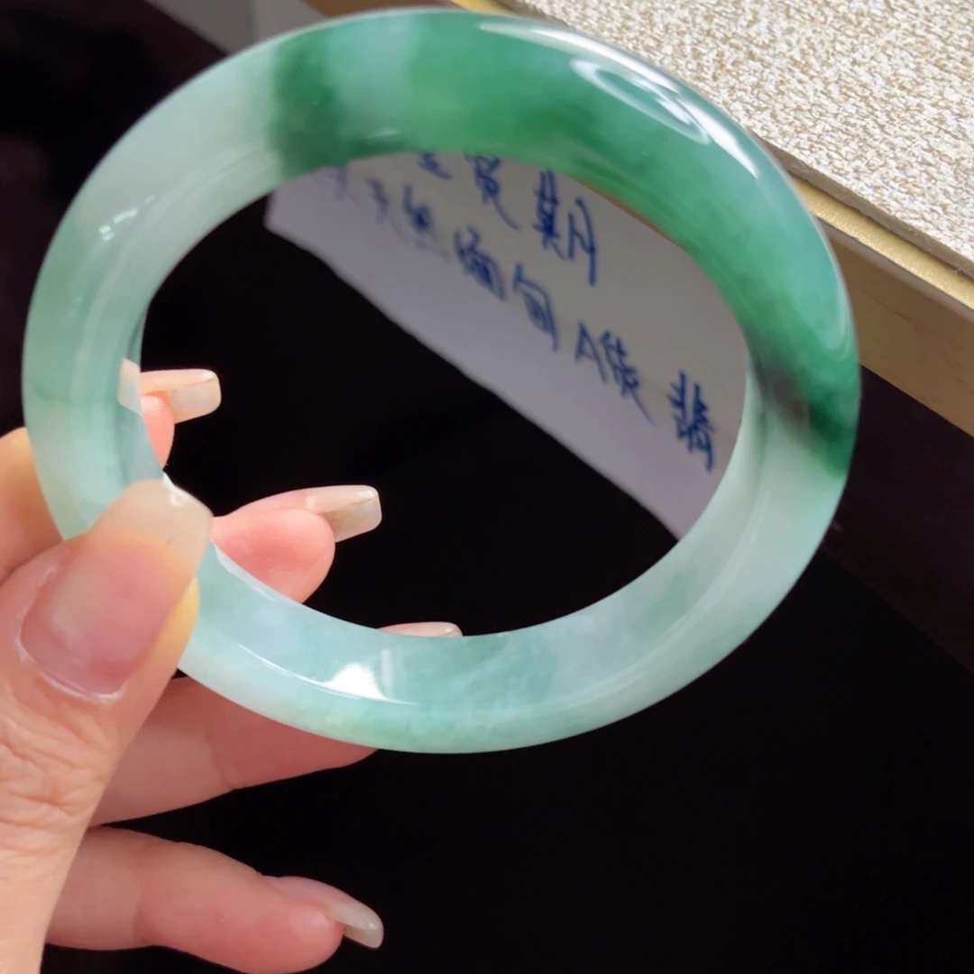 未镶嵌手镯翡翠手镯