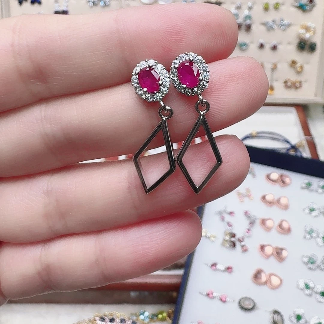 红宝石耳饰未镶嵌红刚玉