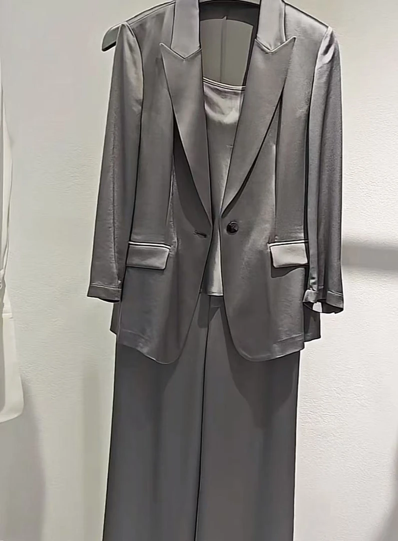 楠楠右5-3下0830款女套装