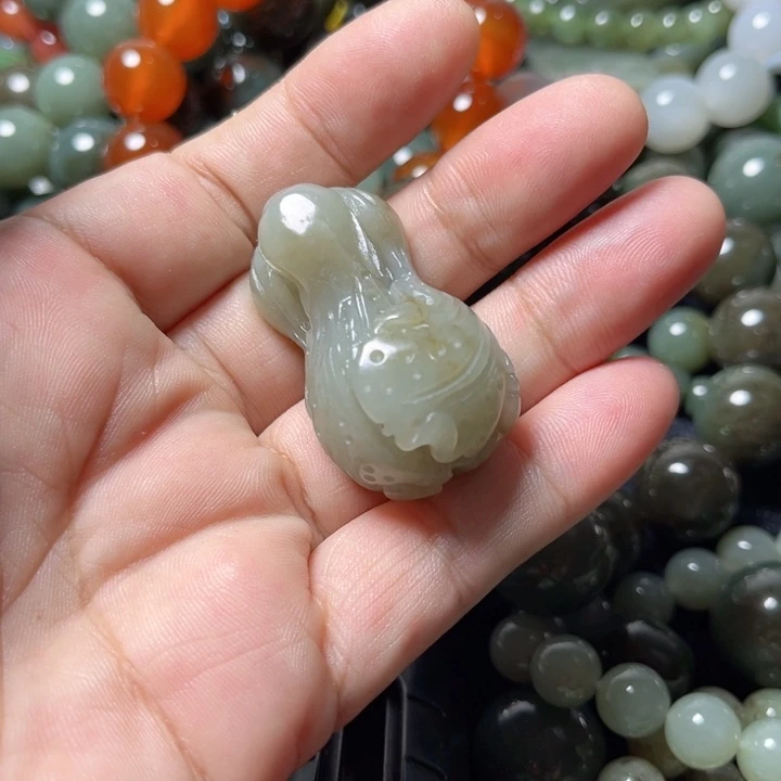 和田玉未镶嵌颈饰