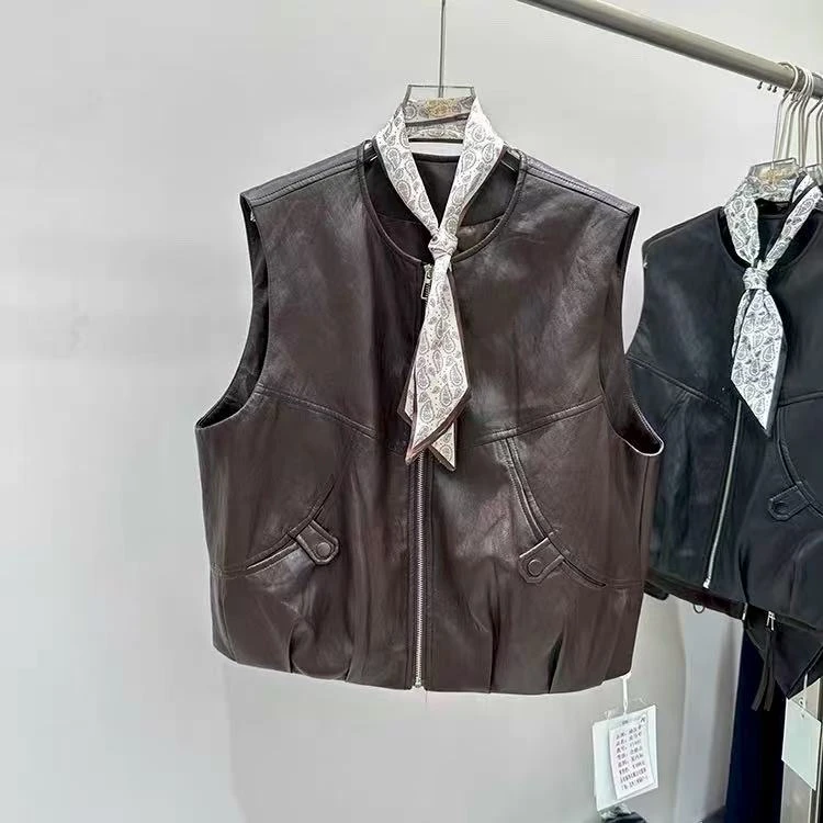 2025秋季新款韩版宽松时尚间约好品质pu蛋白皮短款马甲搭配丝巾女