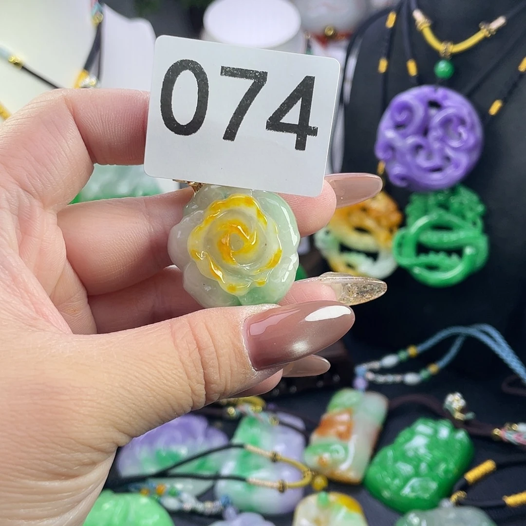 翡翠未镶嵌吊坠(赠链)