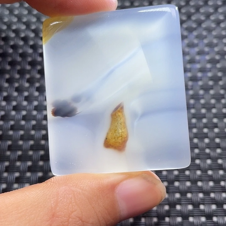 未镶嵌颈饰玛瑙/玉髓董****?