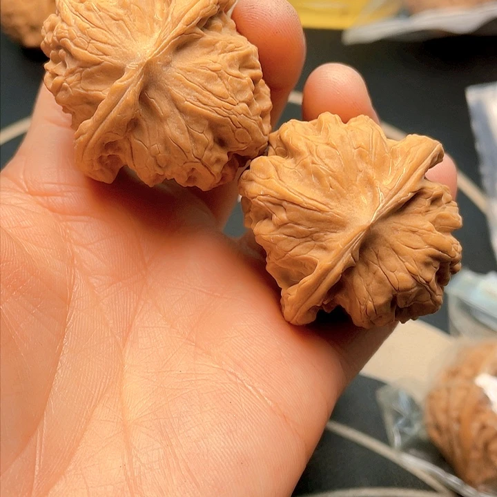 文玩核桃吊坠野狼狮子头