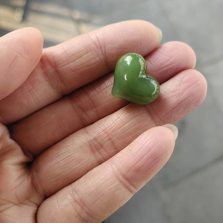 和田玉碧玉阳绿爱心桃心17+