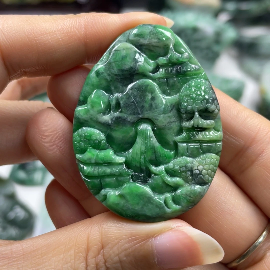 翡翠未镶嵌颈饰牌子