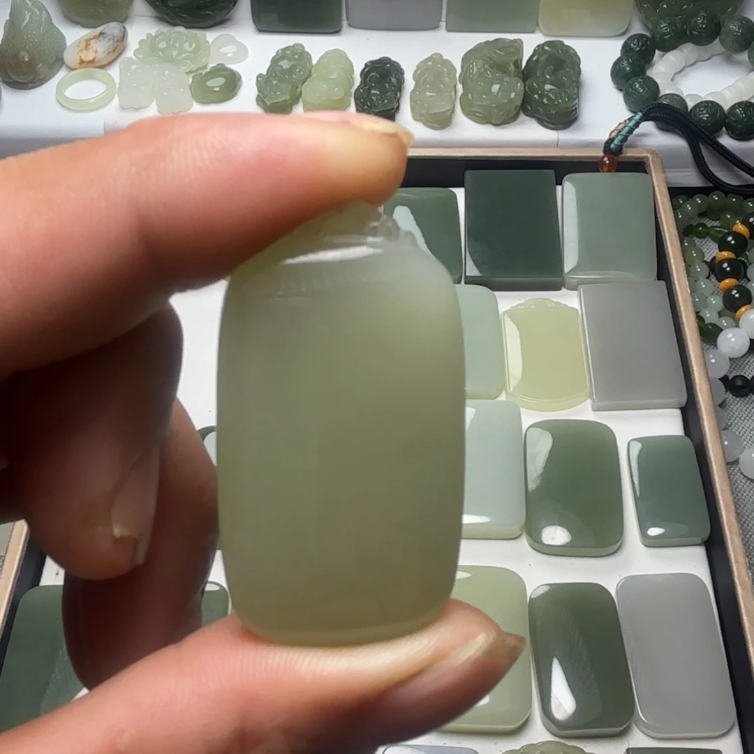 欲***止和田玉未镶嵌颈饰