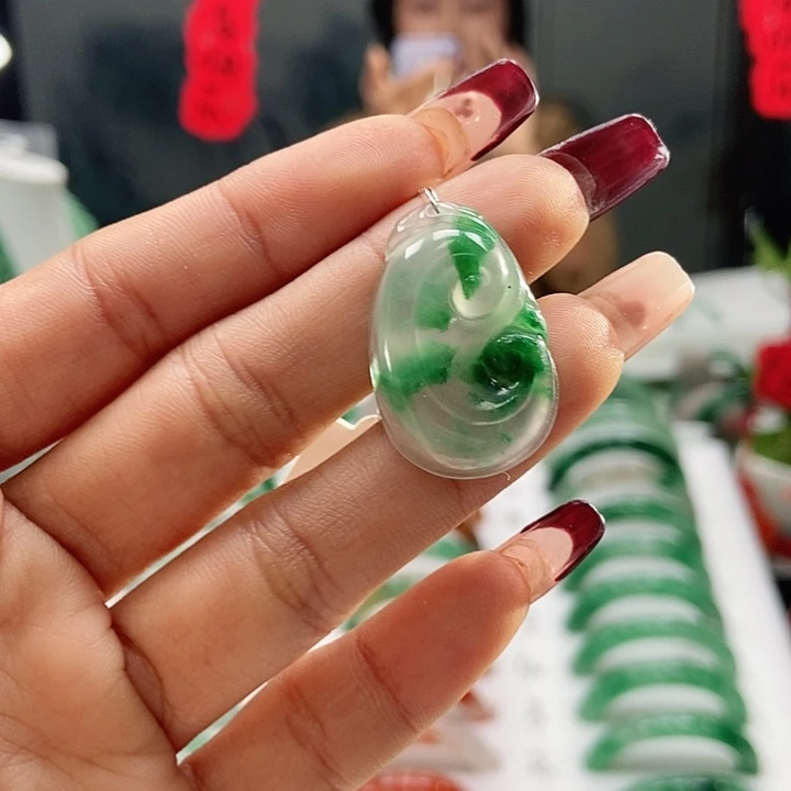 石英质玉颈饰未镶嵌