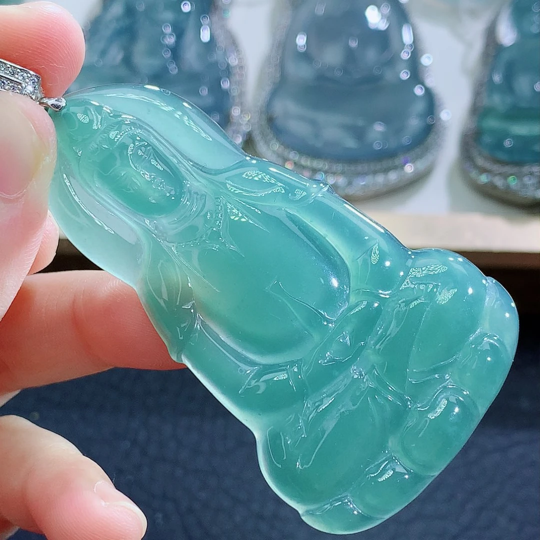 翡翠挂件未镶嵌翡翠