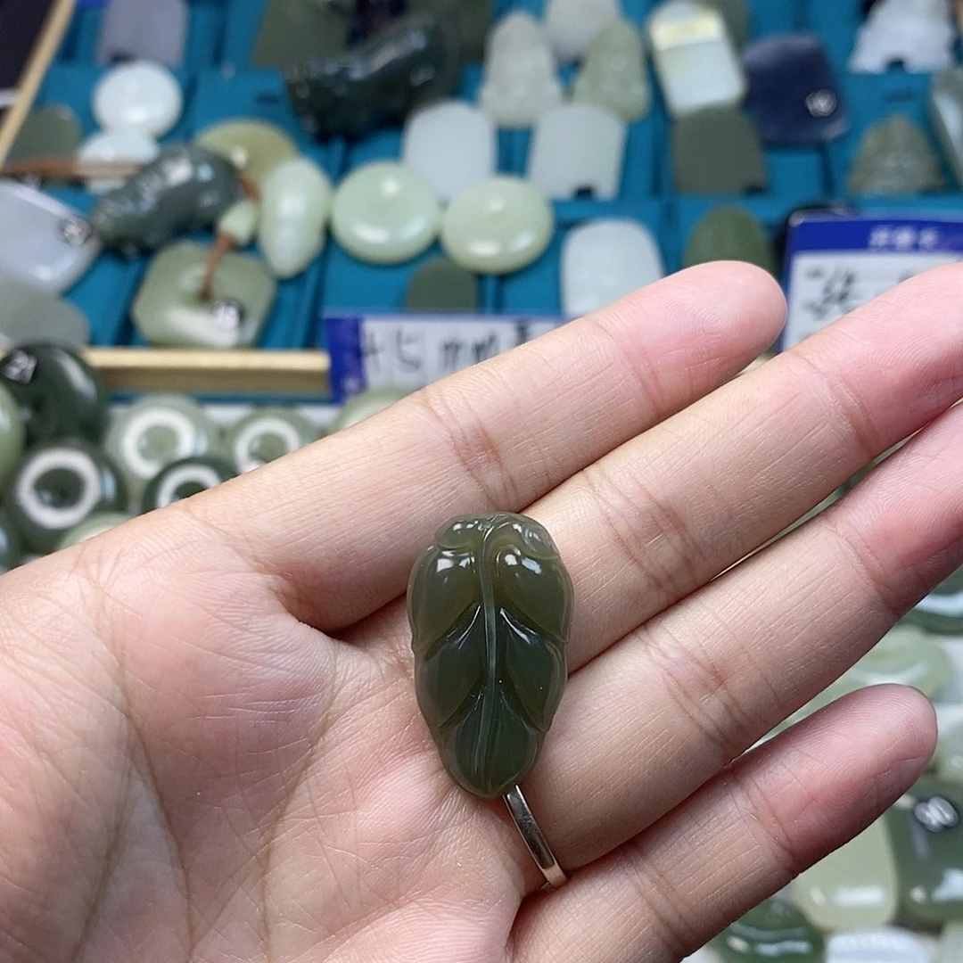 和田玉未镶嵌颈饰叶子0204