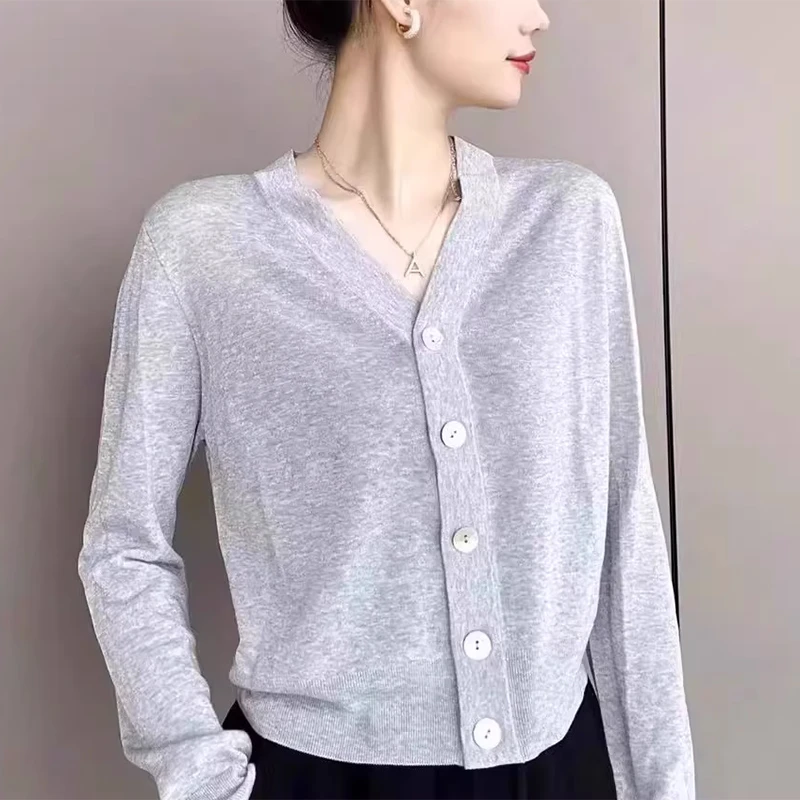 AMASS/阿玛施时尚贝壳纽扣纯色简约V领早秋早早秋深蓝V领针织开衫