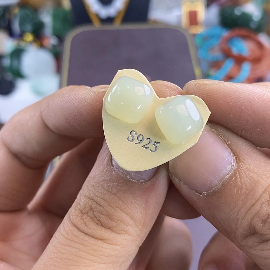 和田玉银S925镶嵌颈饰方糖
