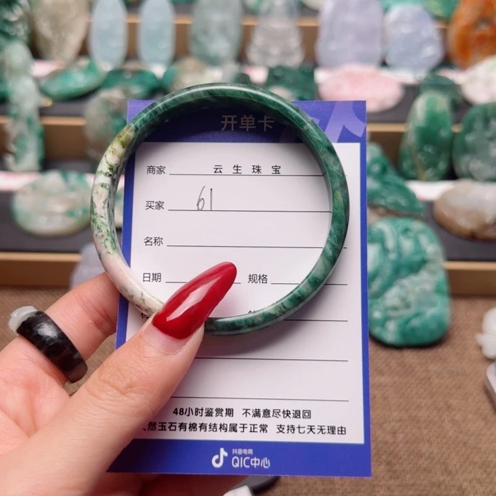 独山玉未镶嵌颈饰