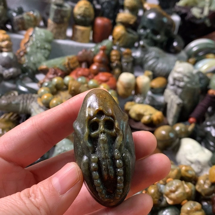 未镶嵌岫岩河磨玉（透闪石质玉）把件