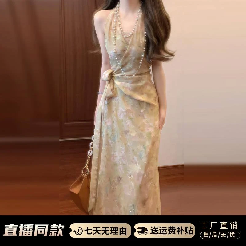 高级不撞款v领挂脖碎花连衣裙子女装夏季2025新款又a又飒御姐长裙