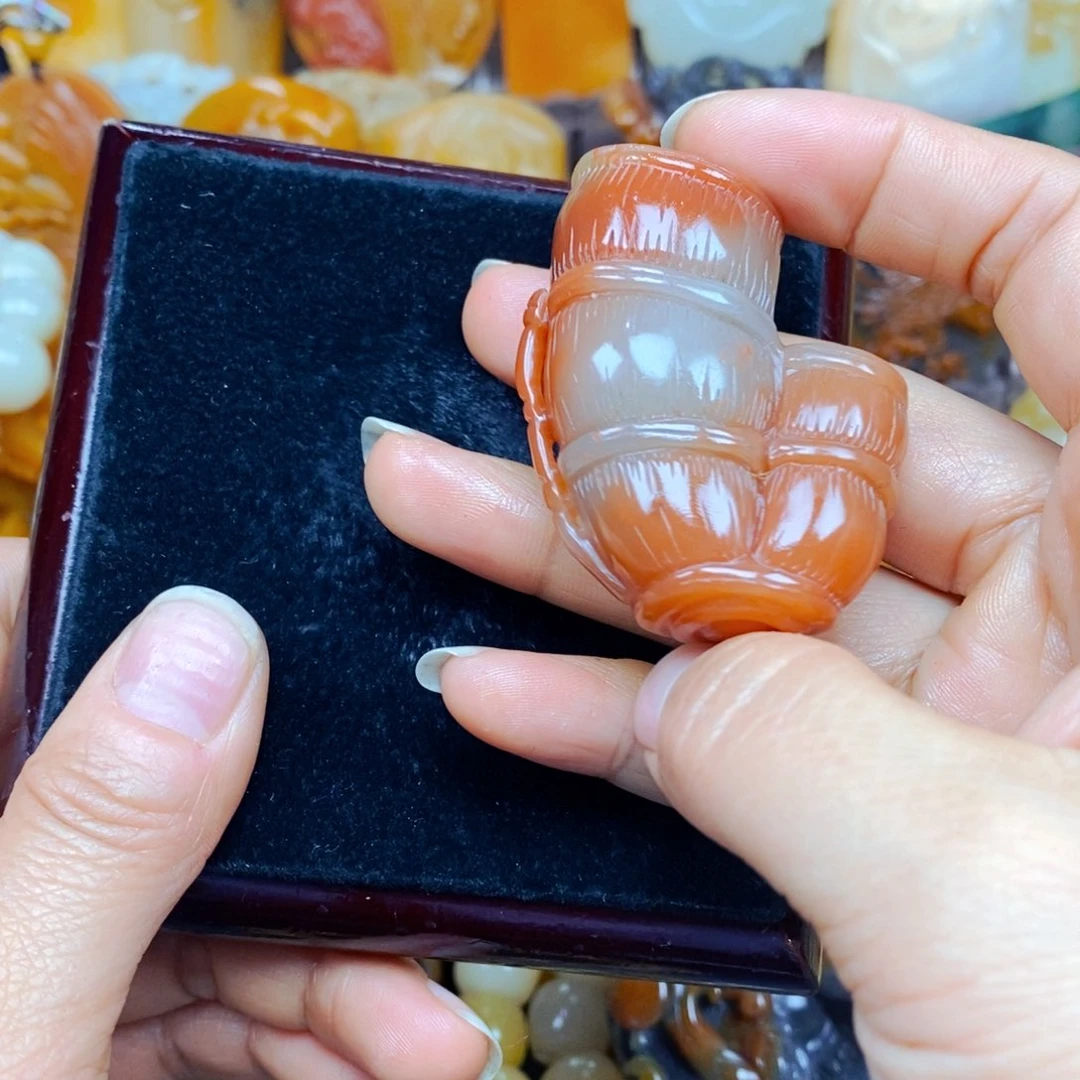 石英质玉（黄龙玉）颈饰未镶嵌