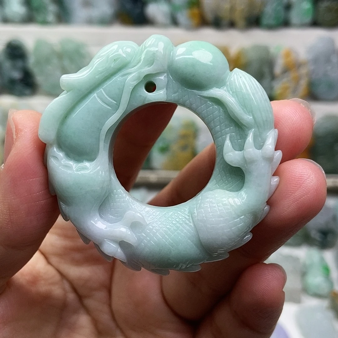 翡翠未镶嵌吊坠(赠链)