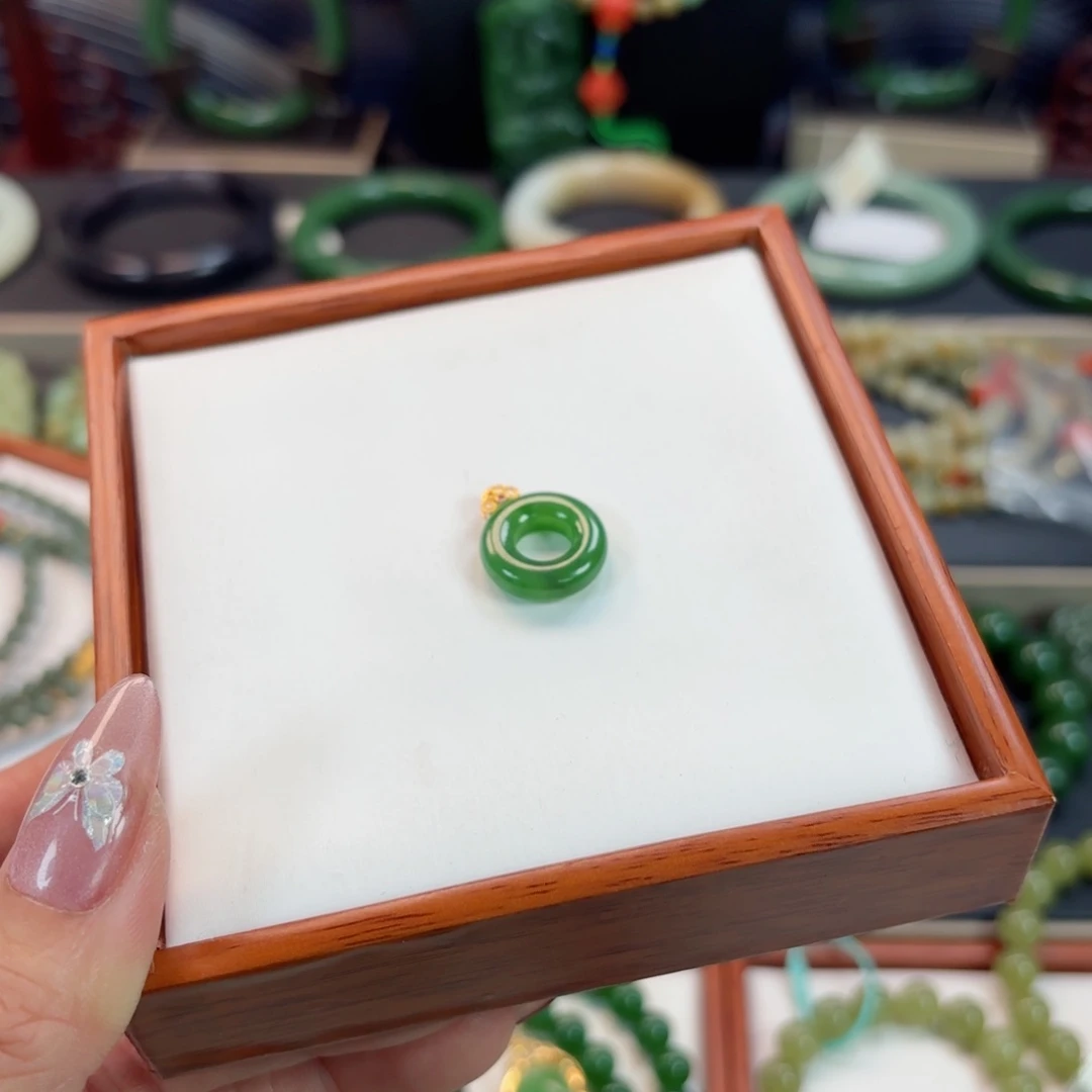 和田玉吊坠18K金镶嵌恋