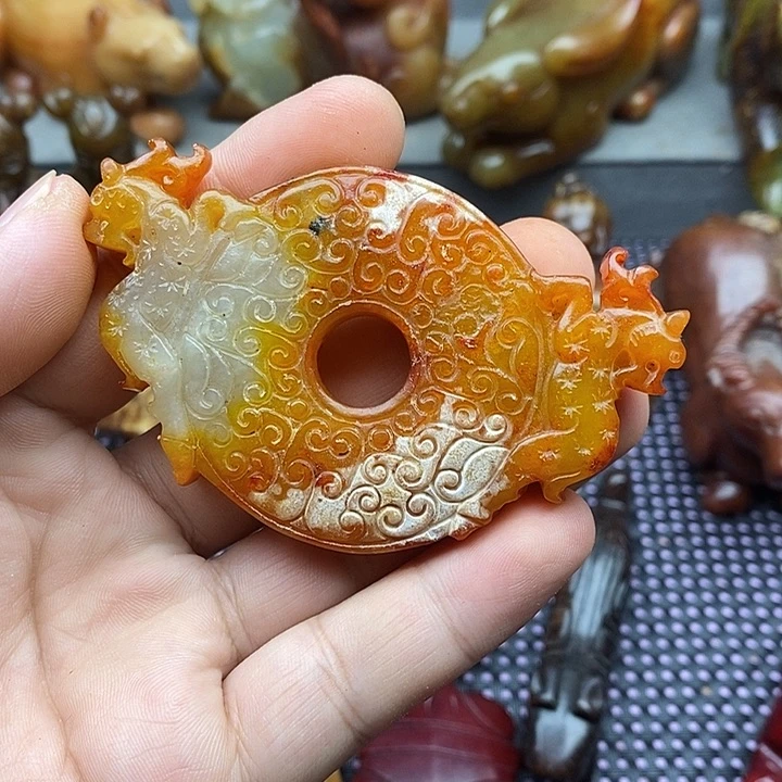 未镶嵌蛇纹石玉颈饰