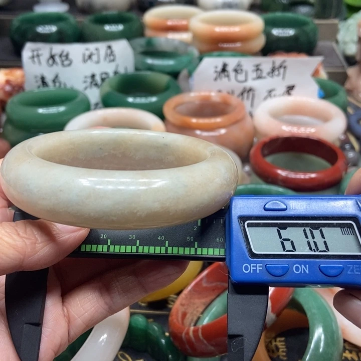 石英质玉手镯未镶嵌