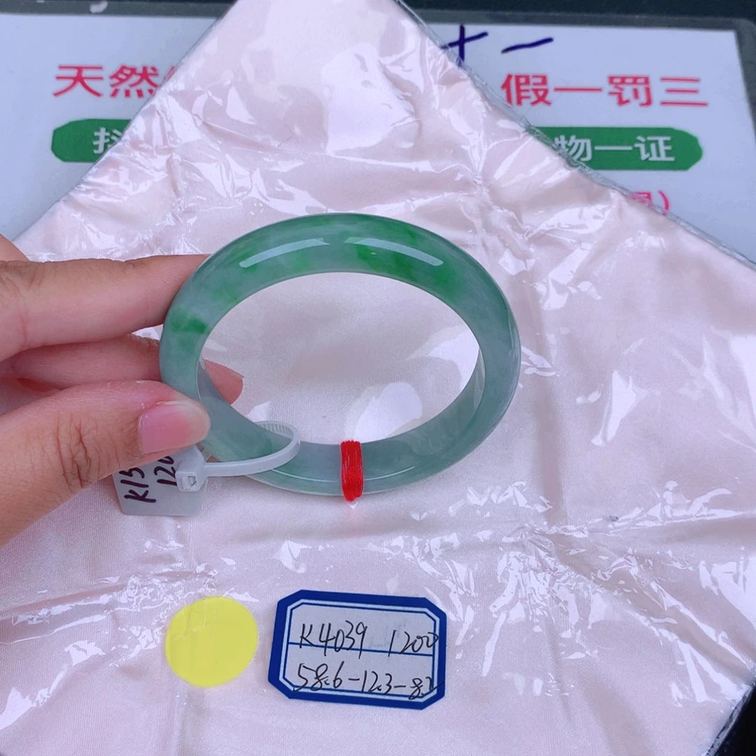 翡翠手镯未镶嵌缅甸翡翠