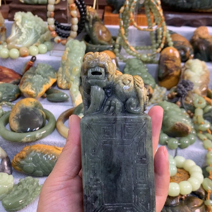 你***生岫岩河磨玉（透闪石质玉）未镶嵌把件