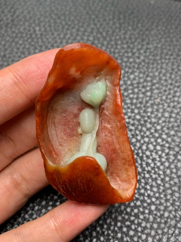 天然缅甸A货翡翠毛货特色件红皮悟道